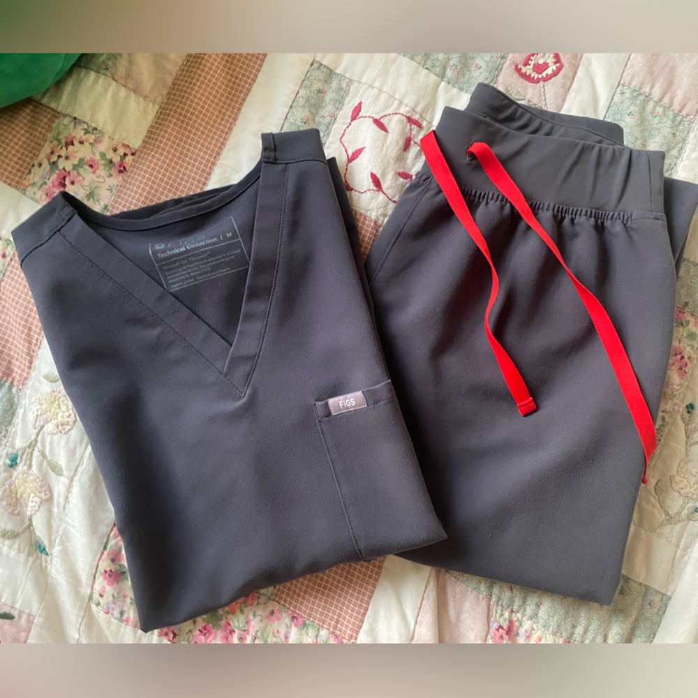 FIGS Charcoal Scrub Set Catarina Medium Top with High Waisted Livingston Small